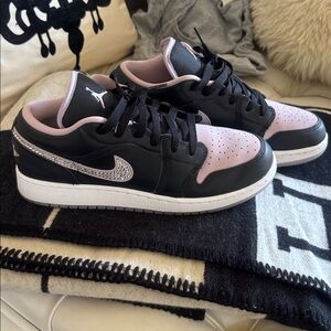Nike Women's Sneakers - Black and Pink